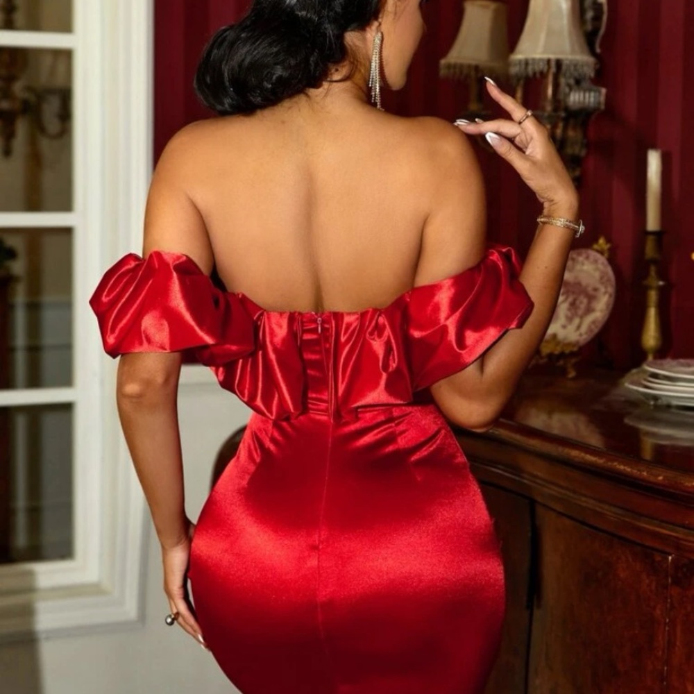 Super cute red dress brand new never worn ❤️🍹🍸